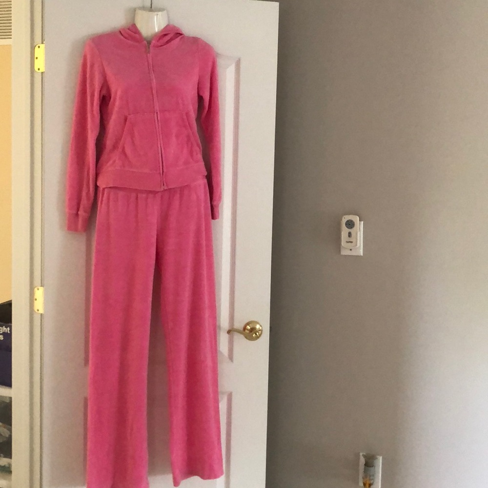 Juicy could tour hot pink track suit!!